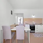 Pet Friendly In With Wifi Apartment Brodarica (Sibenik-Knin)