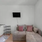 Pet Friendly In With Wifi Apartment