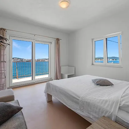 Pet Friendly In With Wifi Brodarica (Sibenik-Knin)