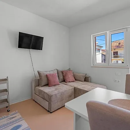 1 Bedroom Lovely In Apartman Brodarica (Sibenik-Knin)