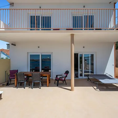 1 Bedroom Lovely In Appartement