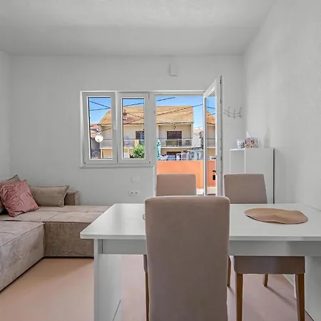 Pet Friendly In With Wifi Apartment *