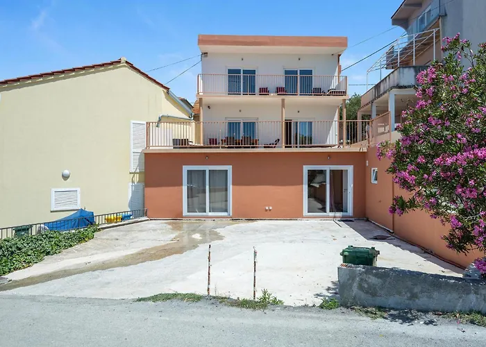 1 Bedroom Lovely In *