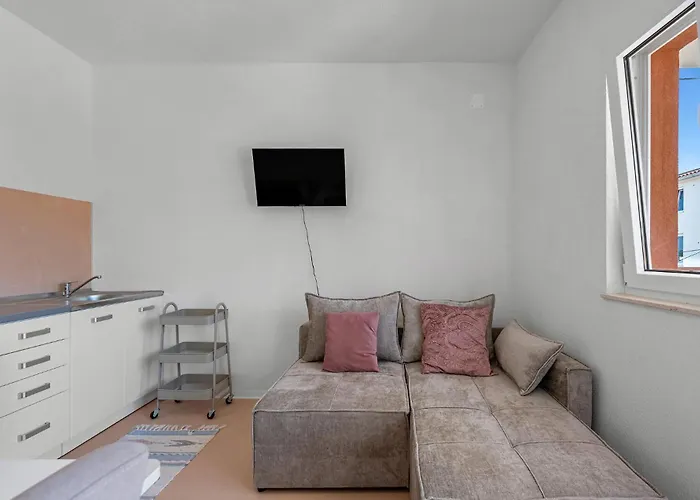 1 Bedroom Lovely In Appartement